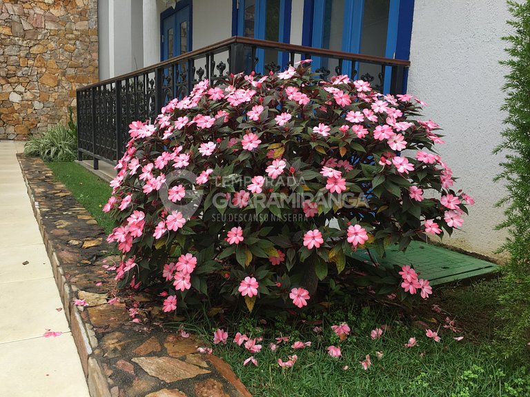 Apartamento no Centro de Guaramiranga - (207 Itaúna II)