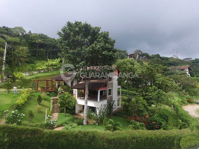 Mansion with 6 suites in the best condominium in Guaramirang