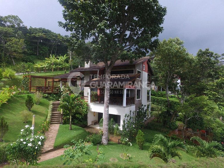 Mansion with 6 suites in the best condominium in Guaramirang