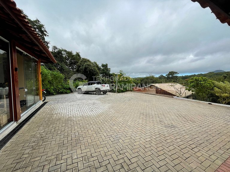 Mansão com 6 suítes e piscina em Guaramiranga (Chalé Montana