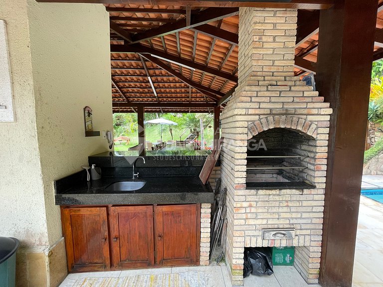 Mansão com 6 suítes e piscina (Chalé Montana)