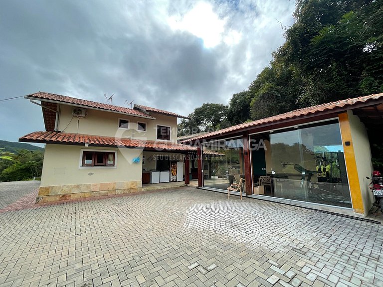 Mansão com 6 suítes e piscina (Chalé Montana)