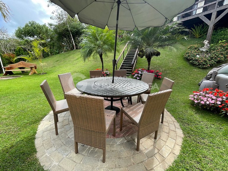 Mansão com 6 suítes e piscina (Chalé Montana)