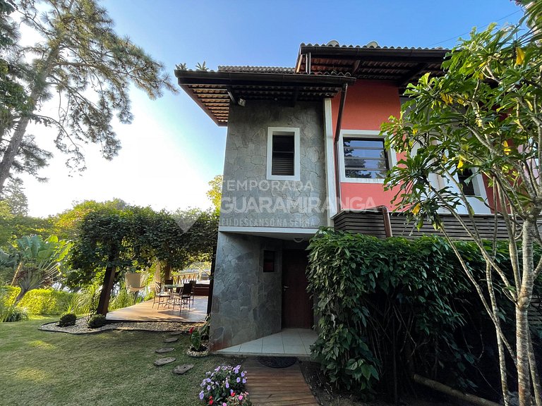 Loft com Jacuzzi de frente para lago no melhor condomínio de