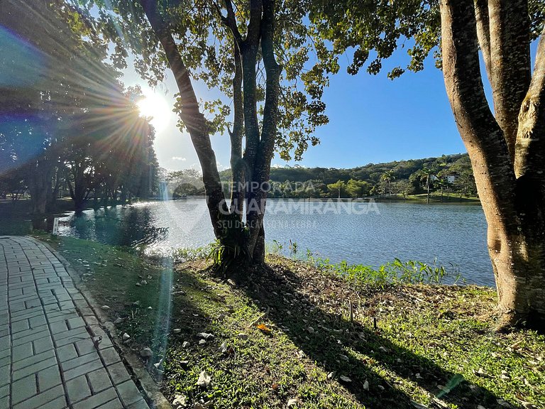 Loft com Jacuzzi de frente para lago no melhor condomínio de