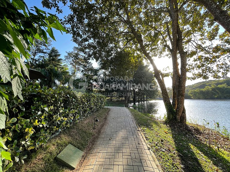 Loft with hot tub, lakefront, in the best condominium in Gua