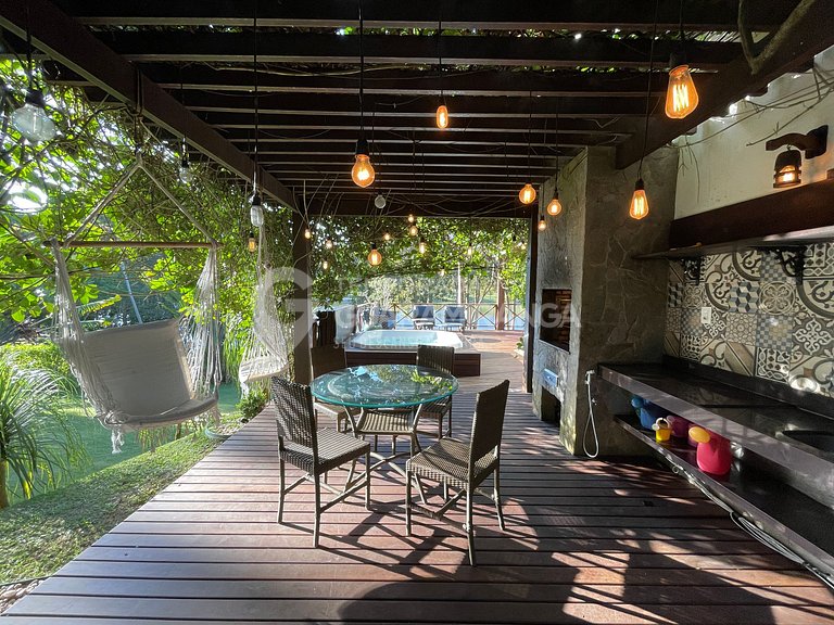 Loft com Jacuzzi de frente para lago no melhor condomínio de