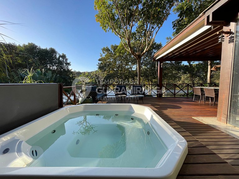 Loft com Jacuzzi de frente para lago no melhor condomínio de