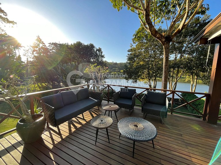 Loft com Jacuzzi de frente para lago no melhor condomínio de