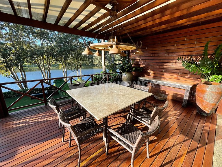 Loft com Jacuzzi de frente para lago no melhor condomínio de