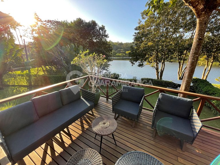 Loft com Jacuzzi de frente para lago no melhor condomínio de