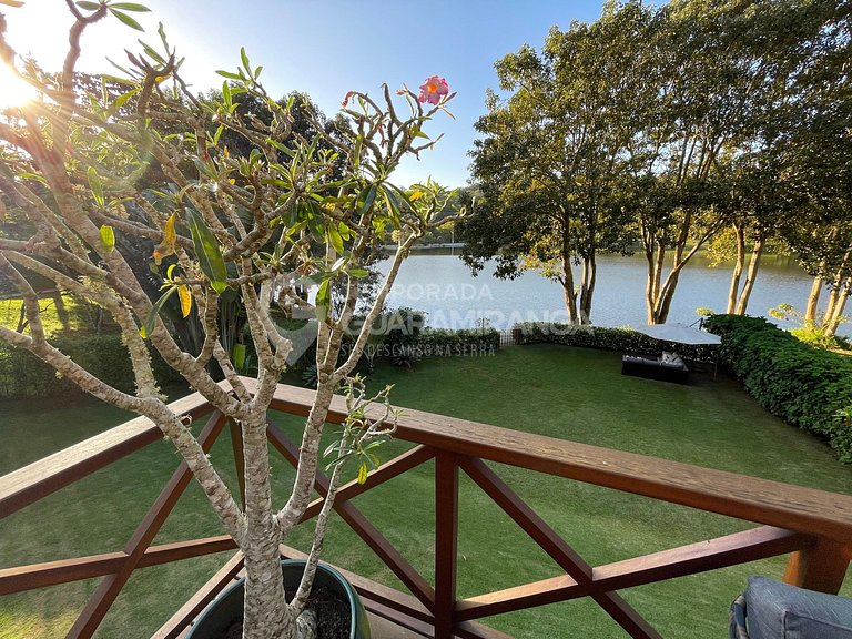 Loft com Jacuzzi de frente para lago no melhor condomínio de