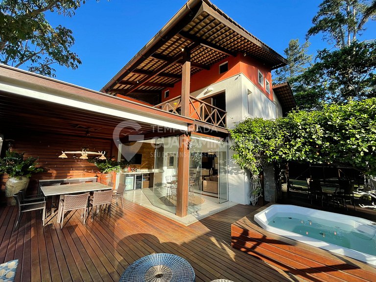 Loft com Jacuzzi de frente para lago no melhor condomínio de