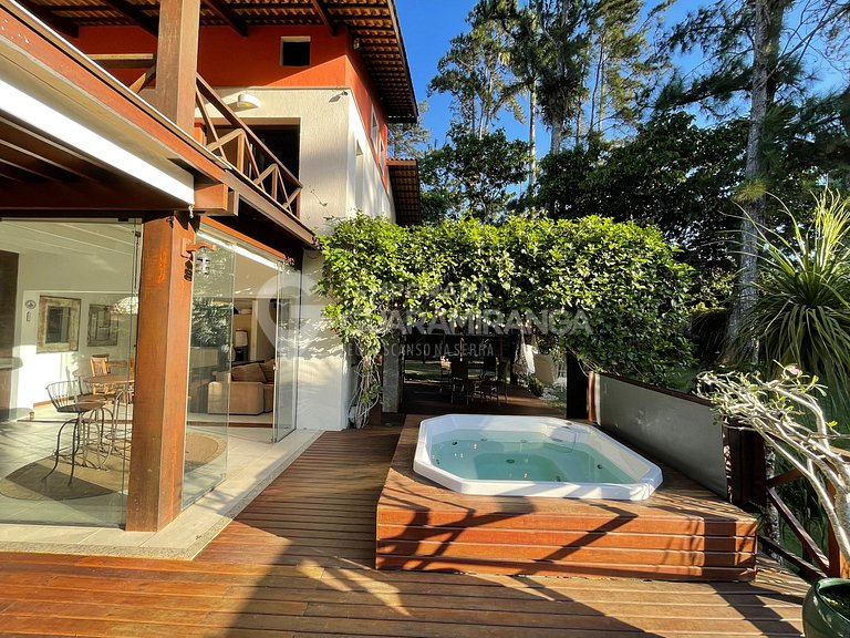 Loft com Jacuzzi de frente para lago no melhor condomínio de