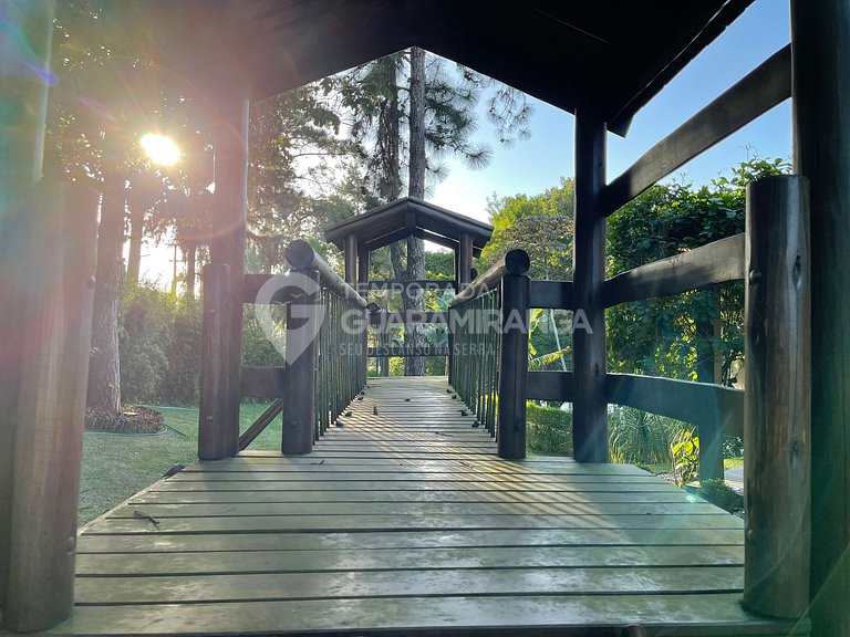 Loft with hot tub, lakefront, in the best condominium in Gua