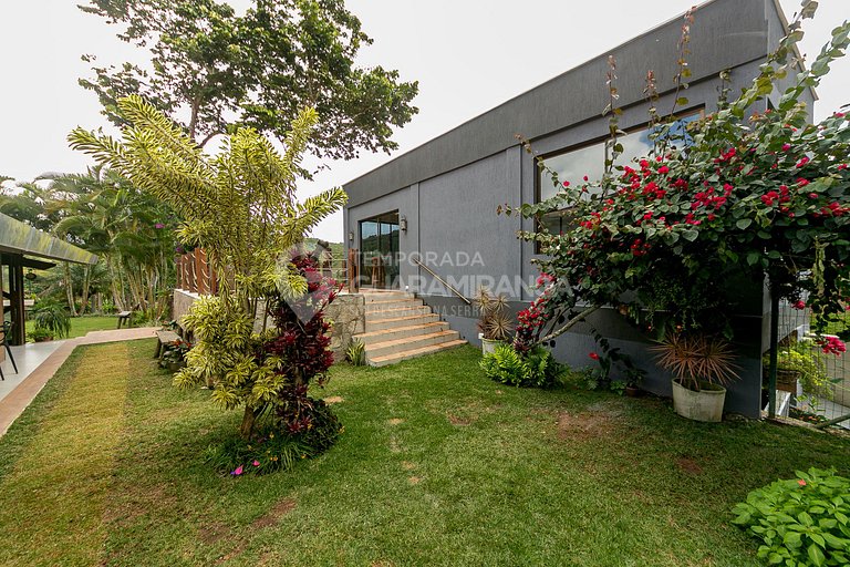 Grande casa com piscina e salão de jogos em Guaramiranga (Ca