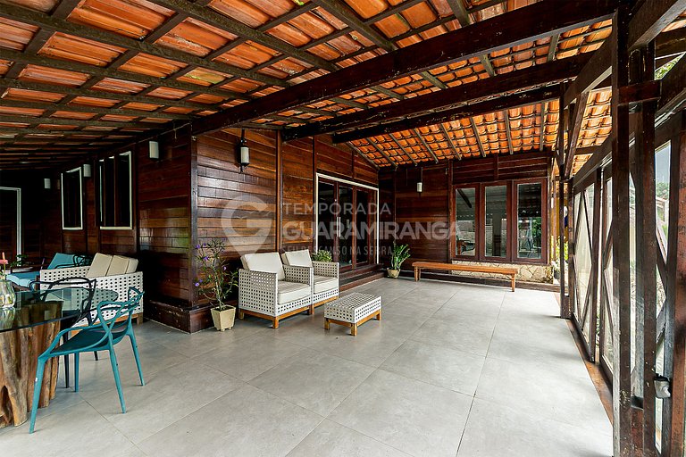 Grande casa com piscina e salão de jogos em Guaramiranga (Ca