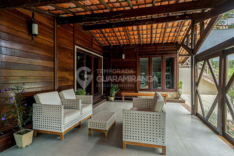 Grande casa com piscina e salão de jogos em Guaramiranga (Ca