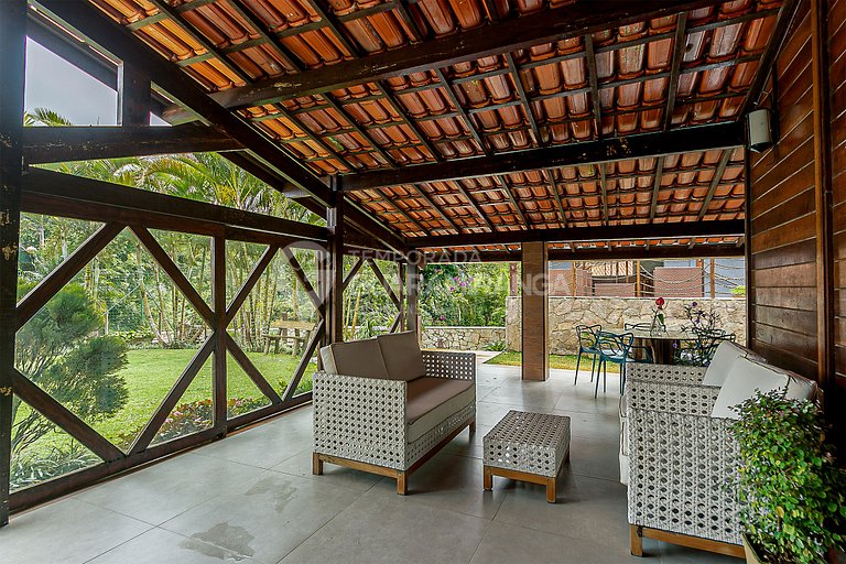 Grande casa com piscina e salão de jogos em Guaramiranga (Ca