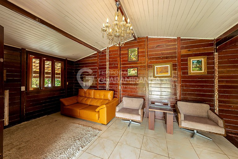 Grande casa com piscina e salão de jogos em Guaramiranga (Ca