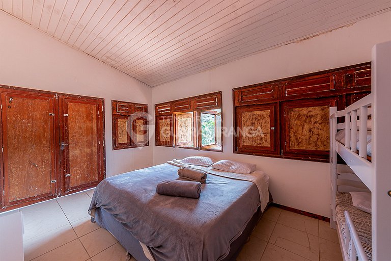 Grande casa com piscina e salão de jogos em Guaramiranga (Ca
