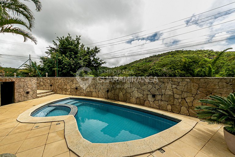 Grande casa com piscina e salão de jogos em Guaramiranga (Ca
