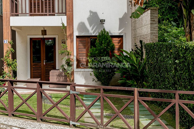 Casa triplex com 4 quartos e hidromassagem no centro de Guar