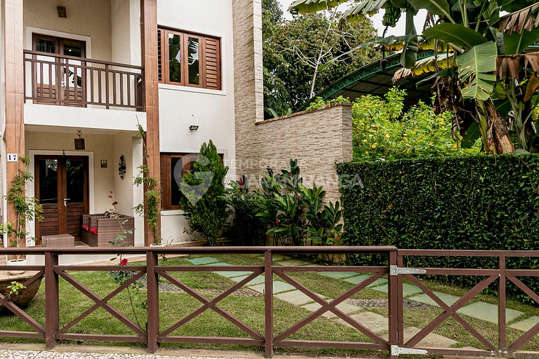 Casa triplex com 4 quartos e hidromassagem no centro de Guar