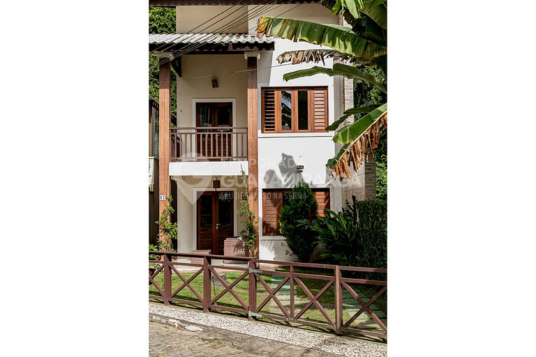 Casa triplex com 4 quartos e hidromassagem no centro de Guar