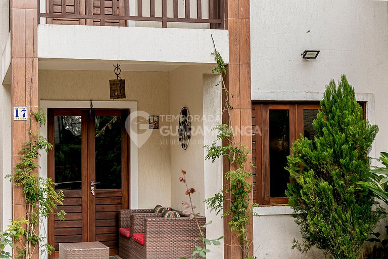 Casa triplex com 4 quartos e hidromassagem no centro de Guar