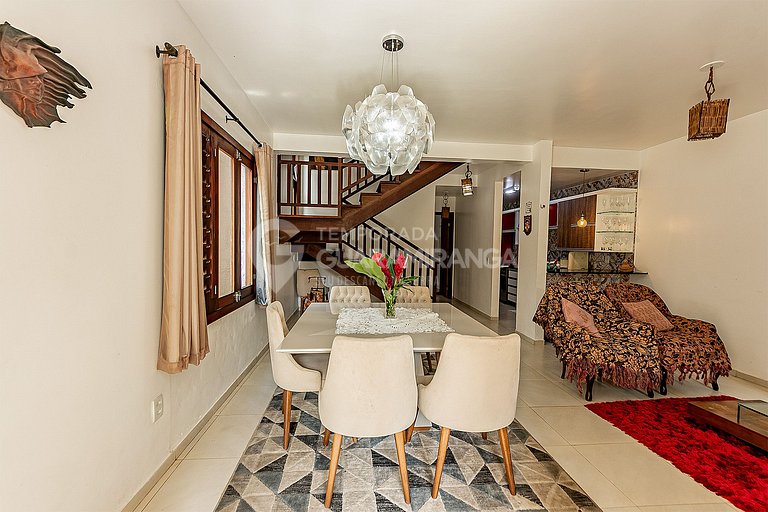 Casa triplex com 4 quartos e hidromassagem no centro de Guar