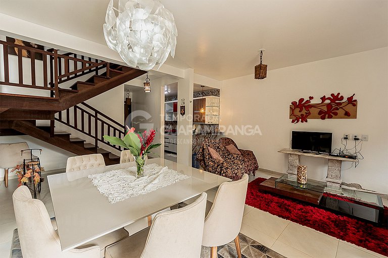 Casa triplex com 4 quartos e hidromassagem no centro de Guar