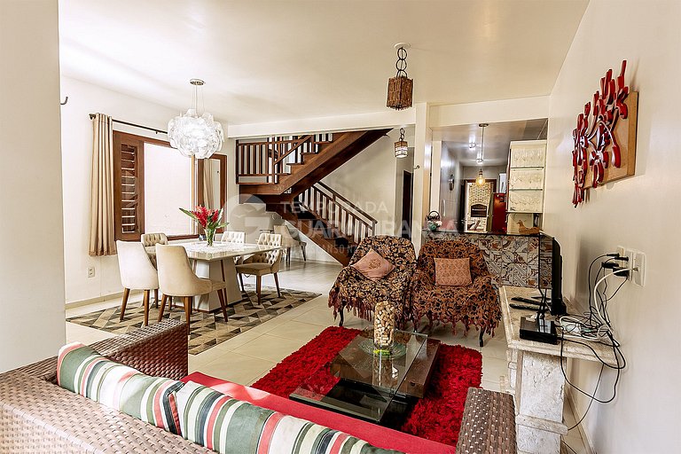 Casa triplex con 4 habitaciones y jacuzzi en el centro de Gu