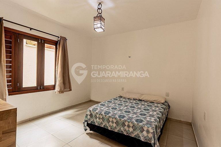 Casa triplex con 4 habitaciones y jacuzzi en el centro de Gu