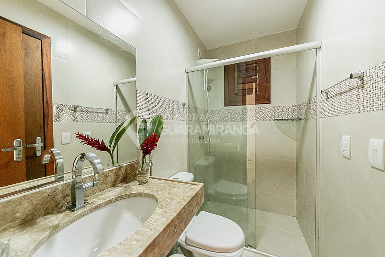 Casa triplex com 4 quartos e hidromassagem no centro de Guar