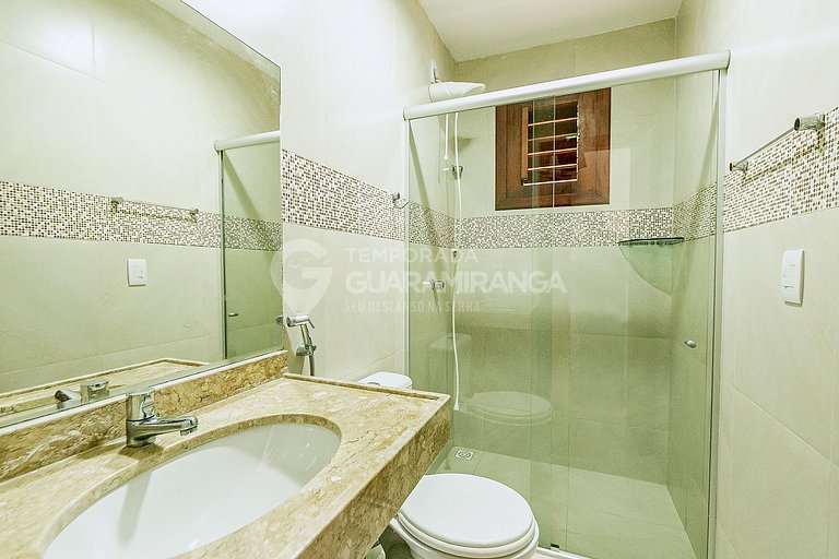 Casa triplex com 4 quartos e hidromassagem no centro de Guar