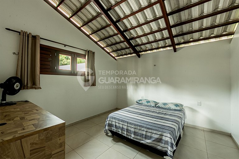 Casa triplex com 4 quartos e hidromassagem no centro de Guar