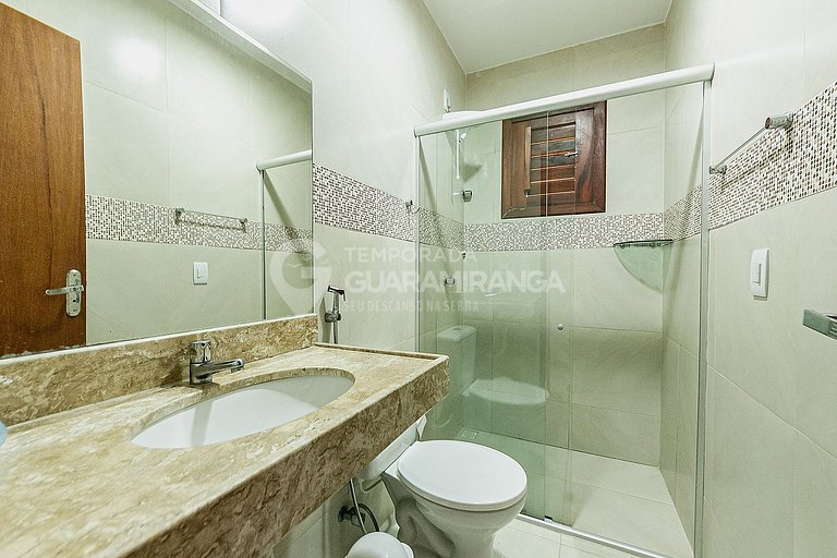 Casa triplex com 4 quartos e hidromassagem no centro de Guar
