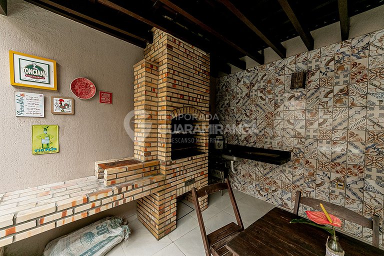 Casa triplex com 4 quartos e hidromassagem no centro de Guar