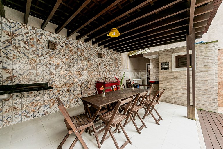 Casa triplex com 4 quartos e hidromassagem no centro de Guar