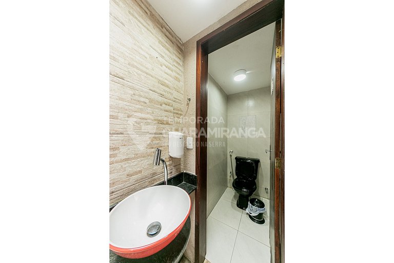 Casa triplex com 4 quartos e hidromassagem no centro de Guar