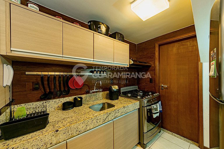 Loft com Jacuzzi de frente para lago no melhor condomínio de