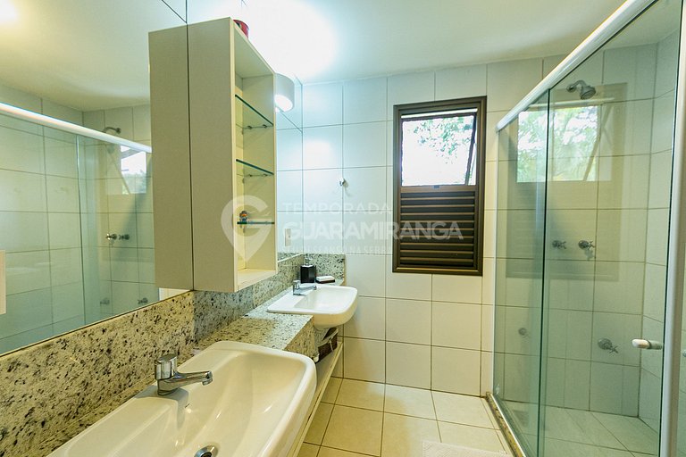 Loft com Jacuzzi de frente para lago no melhor condomínio de