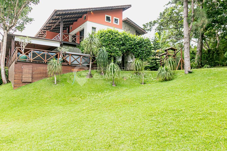 Loft with hot tub, lakefront, in the best condominium in Gua