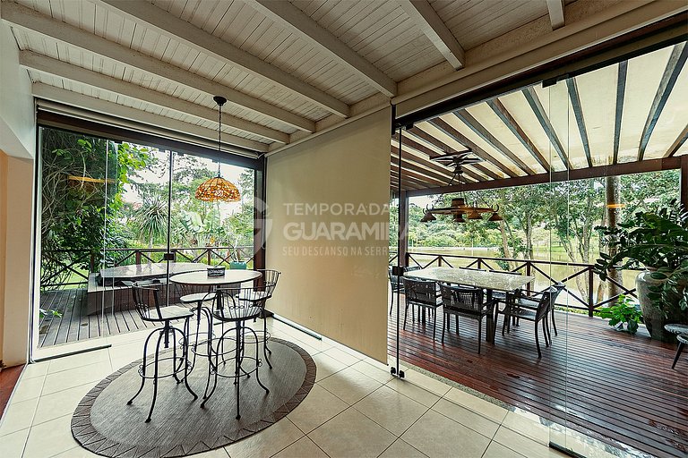 Loft com Jacuzzi de frente para lago no melhor condomínio de