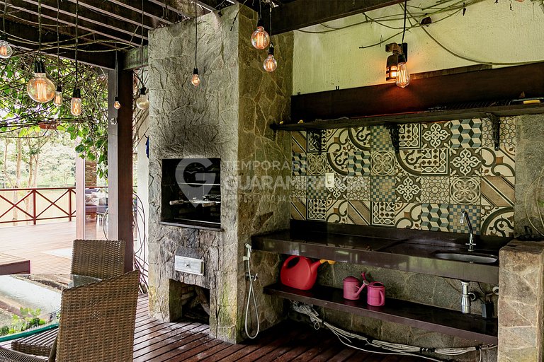 Loft com Jacuzzi de frente para lago no melhor condomínio de