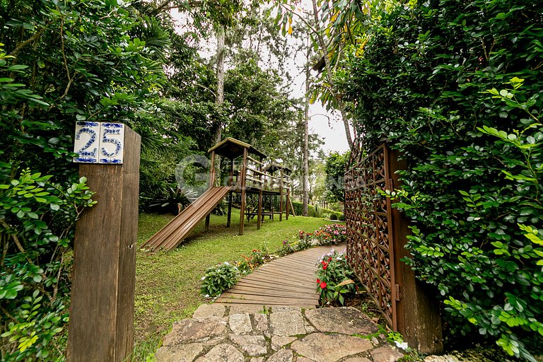 Loft com Jacuzzi de frente para lago no melhor condomínio de