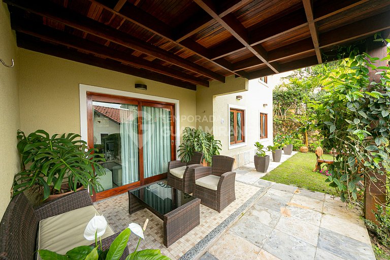 Apartamento com 2 quartos e deck privativo em Guaramiranga (
