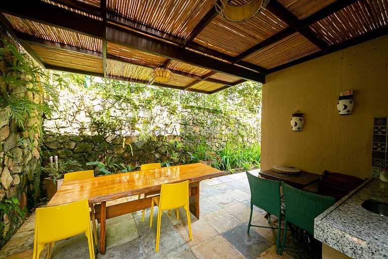 Apartamento com 2 quartos e deck privativo em Guaramiranga (