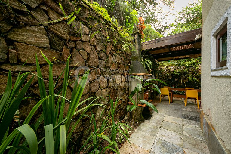 Apartamento com 2 quartos e deck privativo em Guaramiranga (